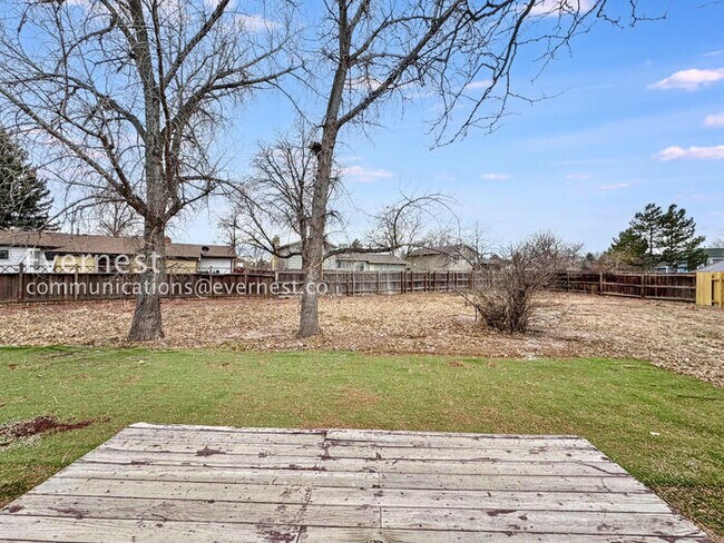 Building Photo - 3 Bed/2 Bath Home with Garage & Fenced Yard