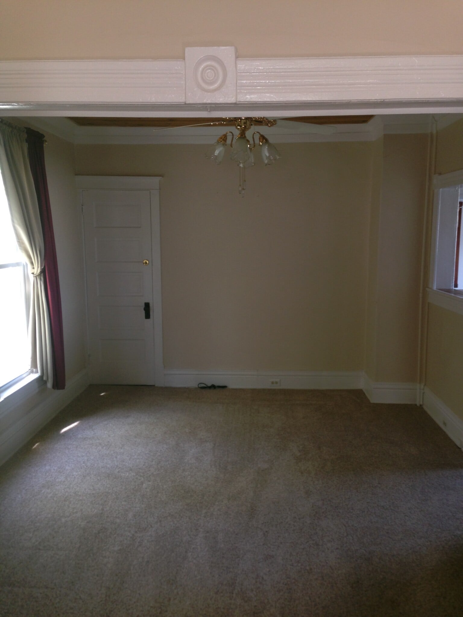 Living Room - 422 N 9th Ave W