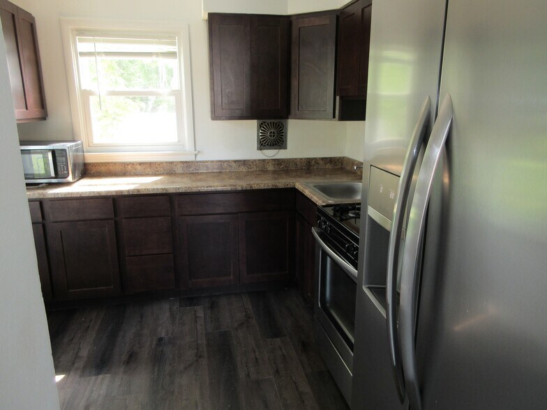 Building Photo - 110 La Sierra Dr