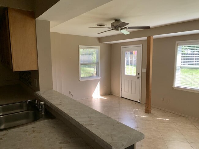 Building Photo - 273 NE Ardsley Dr