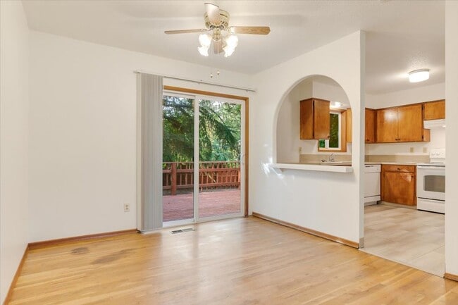 Building Photo - Charming 3 bedroom 3 bathroom house in Tigard!