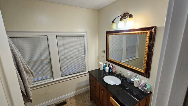 Building Photo - 50 Greycliff Rd