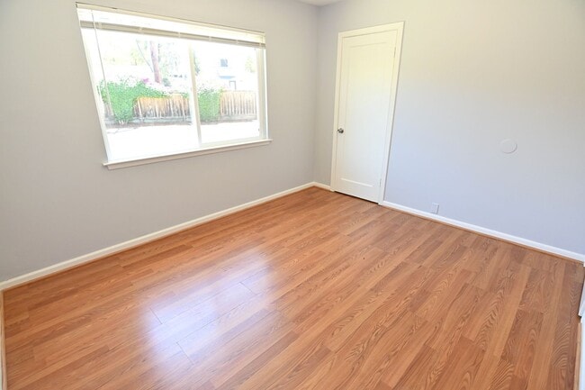 Building Photo - 2466 Beechwood Ave
