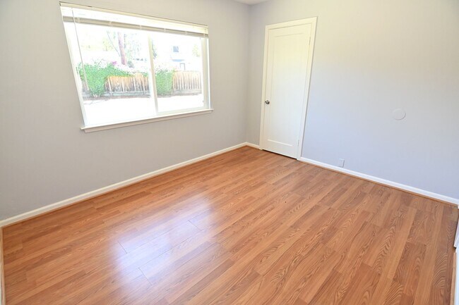 Building Photo - Darling Home 3 bd / 1 ba home near Valley Fair & Santana Row with HUGE backyard
