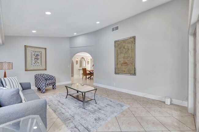 Building Photo - 7883 Villa Nova Dr N
