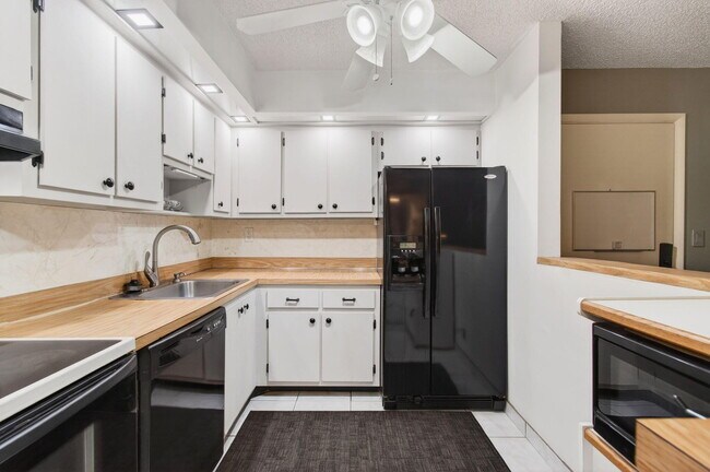 Building Photo - 15496 Lakes of Delray Blvd