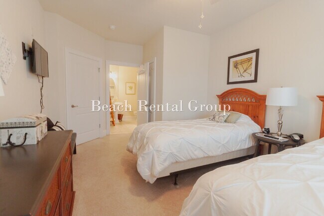 Building Photo - 2 Bedroom Condo on the Intracoastal Waterway