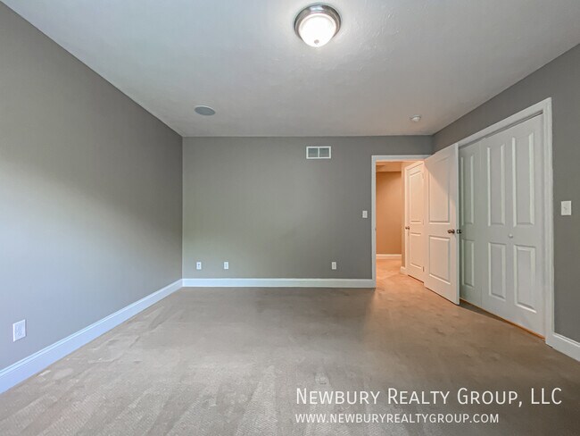 Building Photo - 147 Banksville Pl