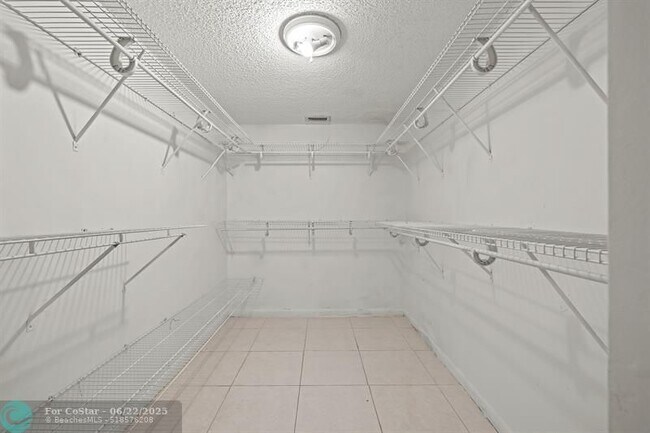 Building Photo - 110 Lake Emerald Dr