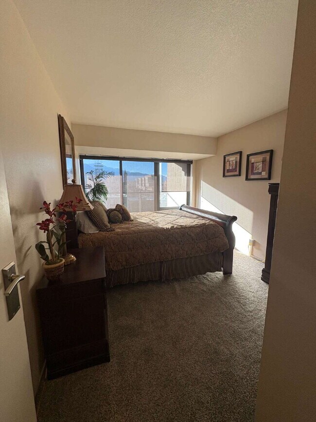 Building Photo - 1 bedroom Utilities Included - Downtown Citywalk