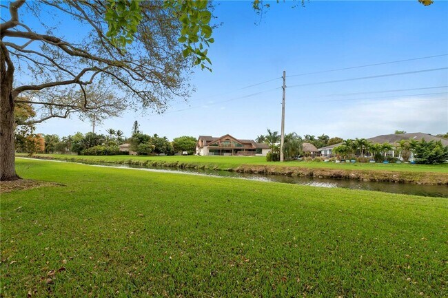 Building Photo - Beautiful home in quiet neighborhood