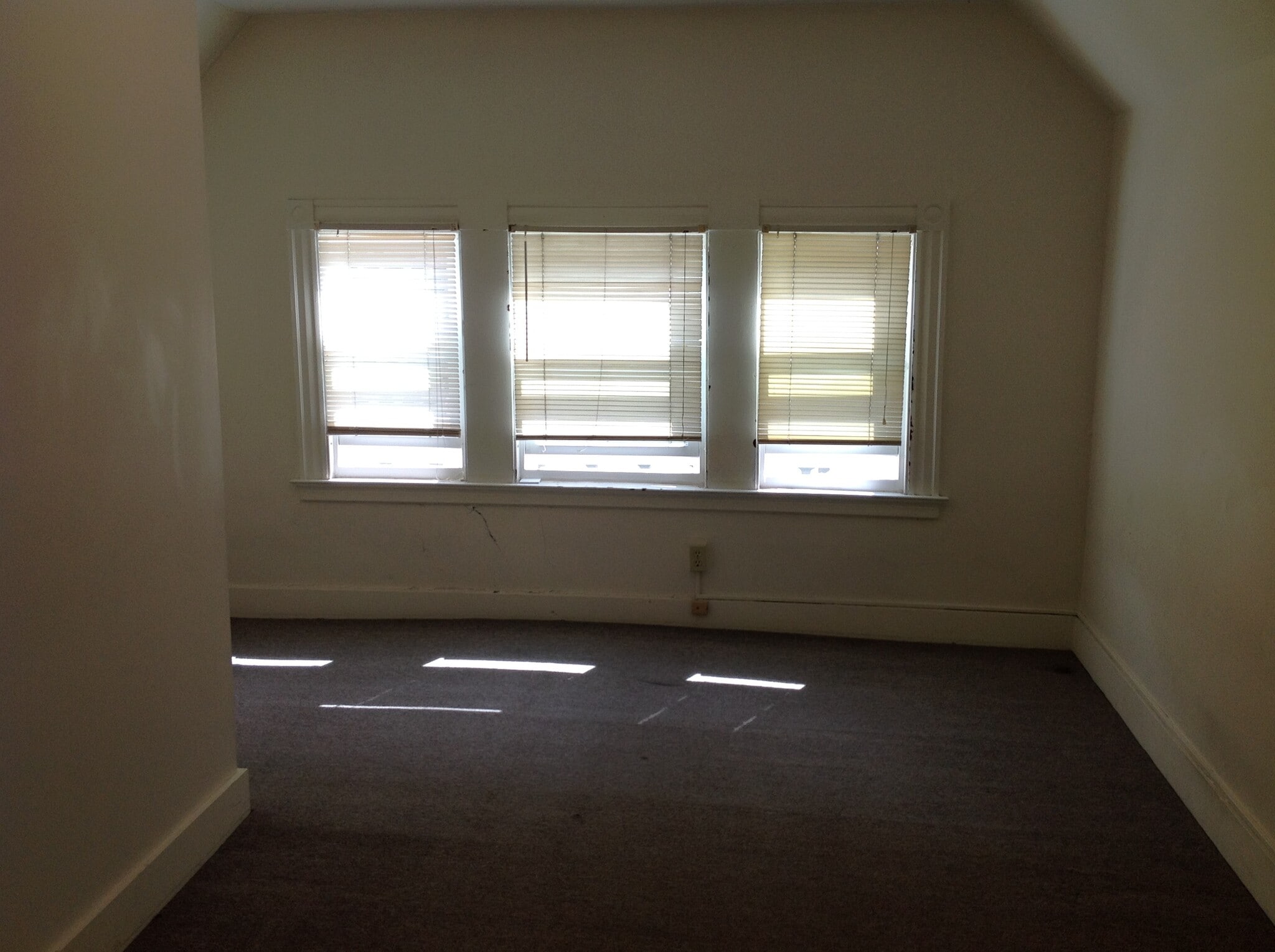 Building Photo - 188 Lawrence St