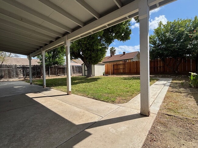 Building Photo - Spacious 3 Bedroom Home for $2200!