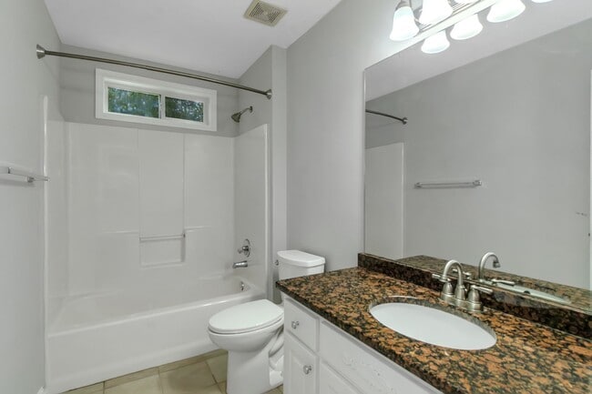 Building Photo - Don’t Miss This Beautiful 4BR/2BA Home wit...