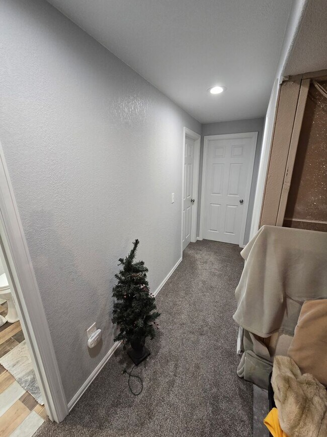 Building Photo - Spacious 5B/3B with Finished Basement Now Available!