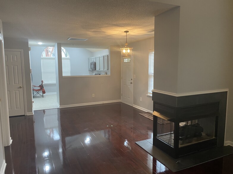 Building Photo - 8041 Christmas Ct