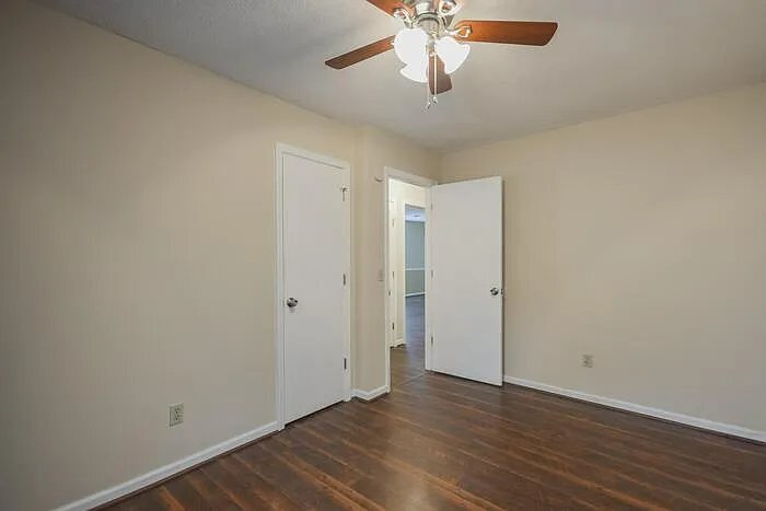 Building Photo - 105 Fallsbury Rd