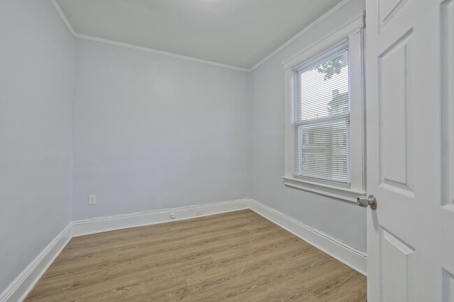Building Photo - 26 Montrose Terrace