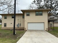 Building Photo - 631 Live Oak Dr