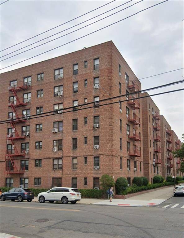 Primary Photo - 2400 E 3rd St