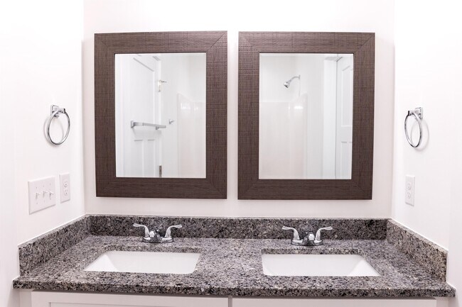 Building Photo - 1003 Magnificent Way