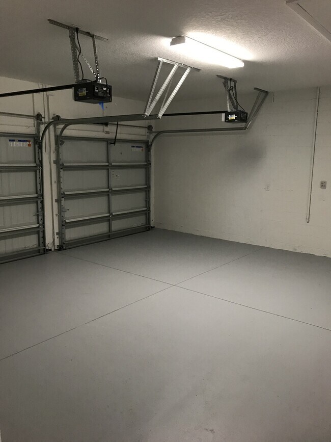 Building Photo - 3/2 Plus Den Located in Summerlake $2895