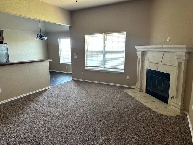 Building Photo - Beautiful home located in the Waterstone area! NO PETS!