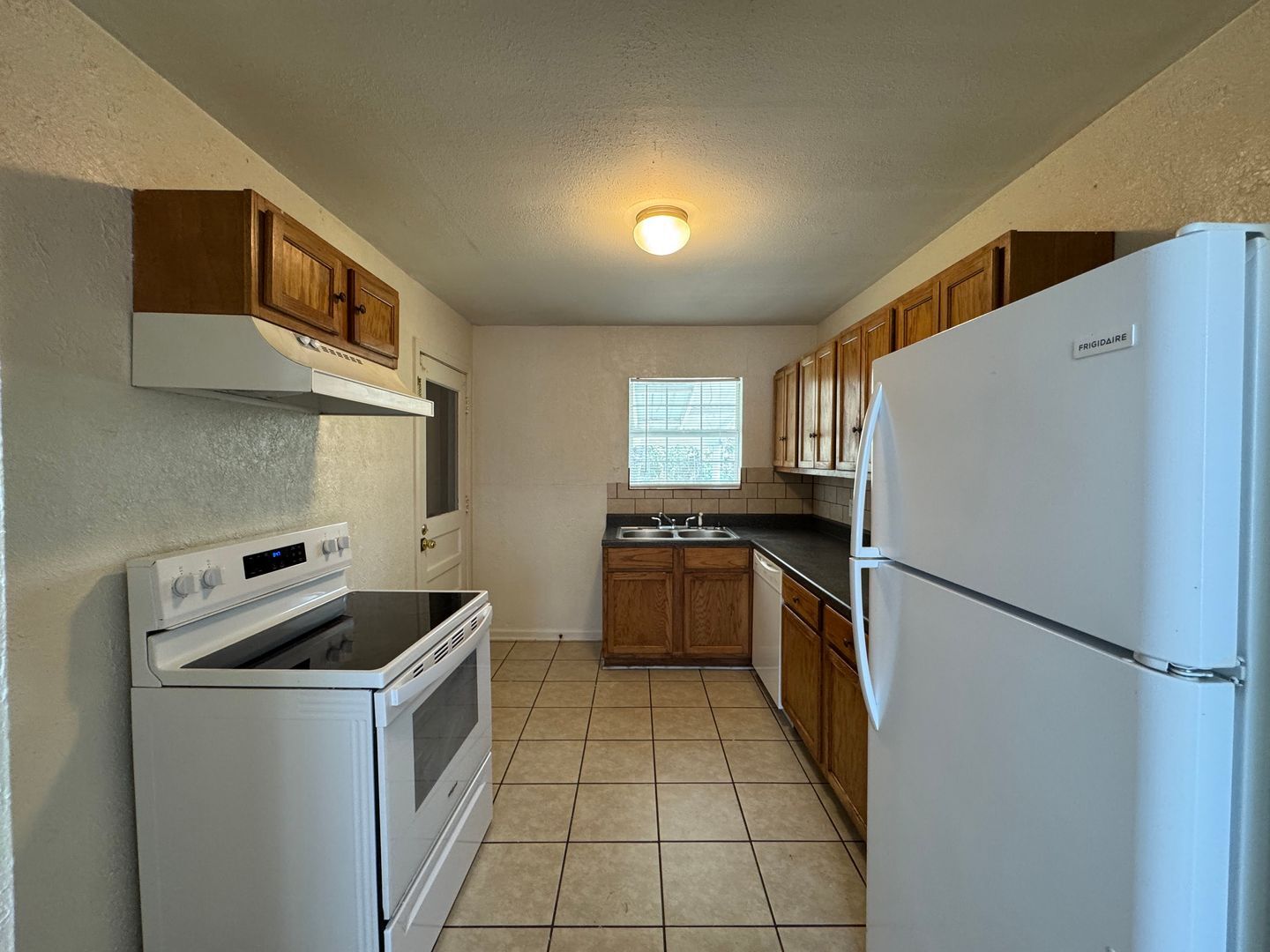 Building Photo - 812-812 Estelle Ave