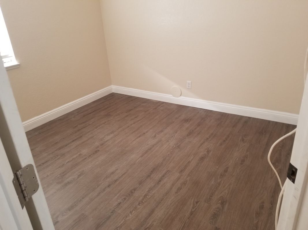 Building Photo - 10943 Country View Dr