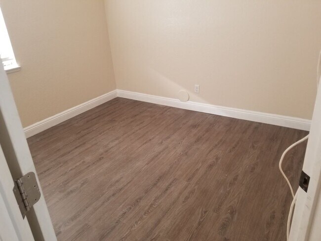 Building Photo - 10943 Countryview