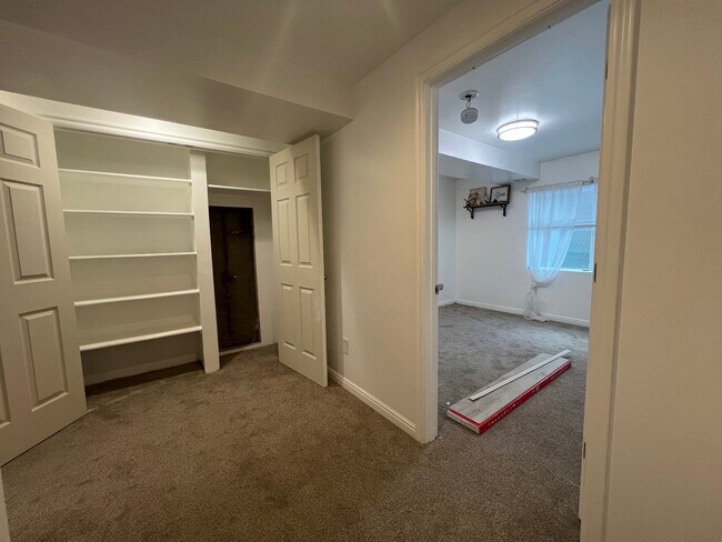 Building Photo - 213 Lakeview Dr
