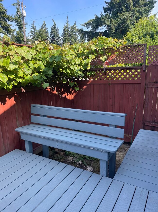 Building Photo - 2 BR/1.75 BA home in Edmonds