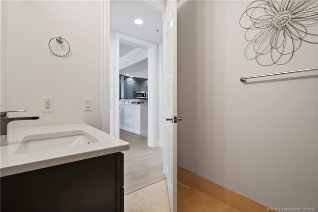 Building Photo - 34 Harbour Isle Dr W