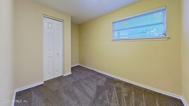 Building Photo - 165 Parkwood Dr W