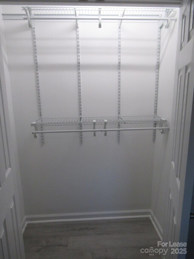 Building Photo - 1761 River Rd