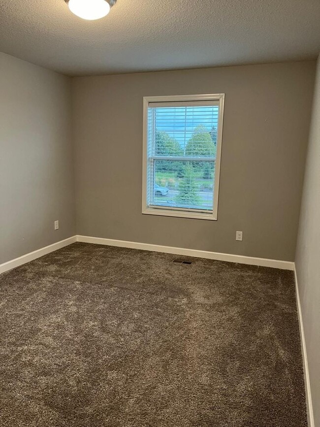 Building Photo - Stunning End Unit 3bed 3bath Townhome in W...