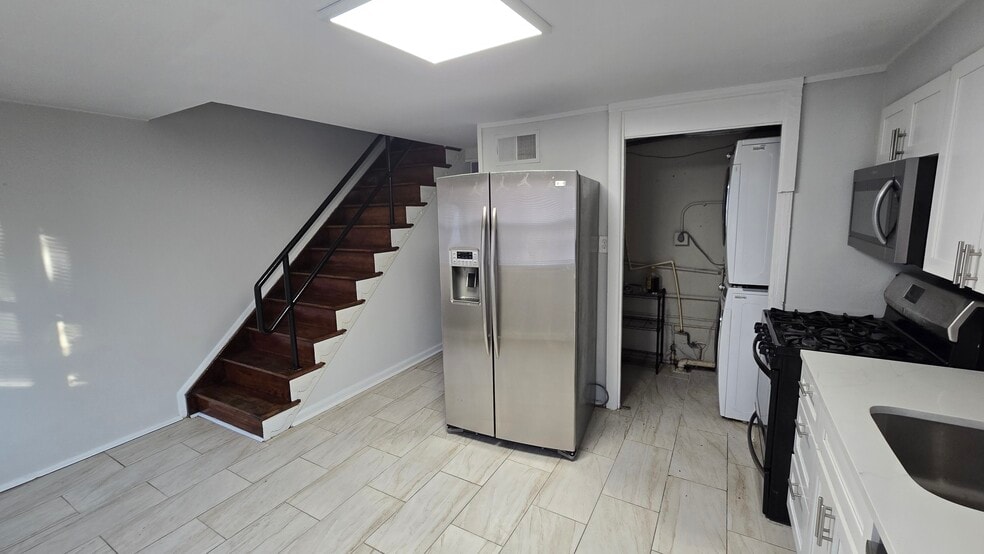 Building Photo - 437 Caledonia Ave