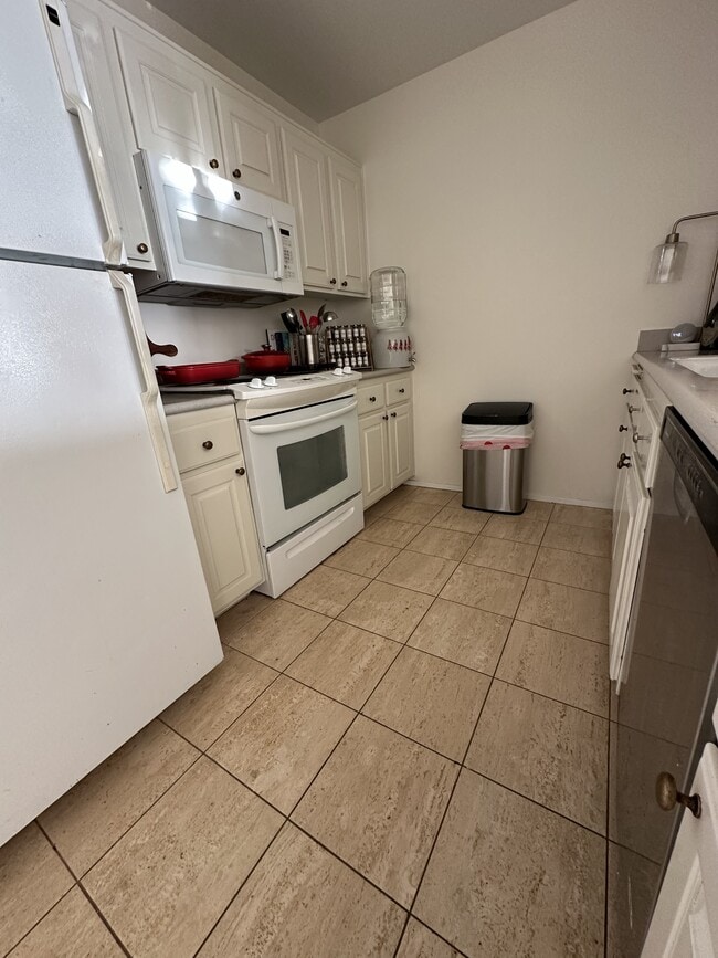 Building Photo - 5726 La Jolla Blvd