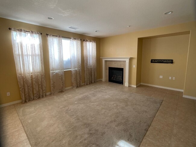 Building Photo - Oxnard 4 Bedroom 3 Full Bathroom 2-Story Home