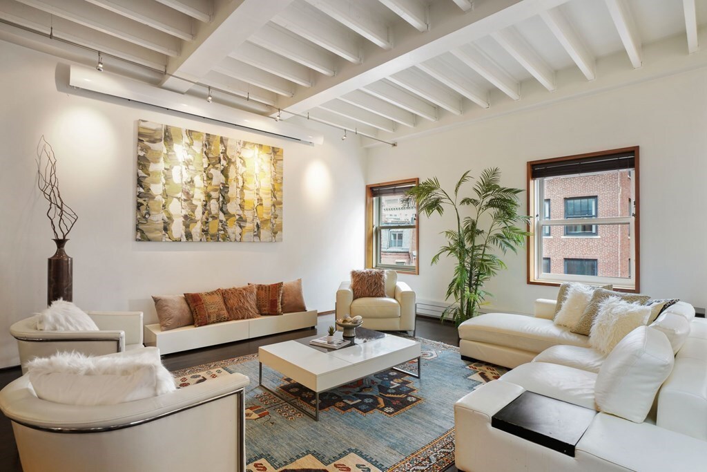 Building Photo - 132 Commonwealth Ave