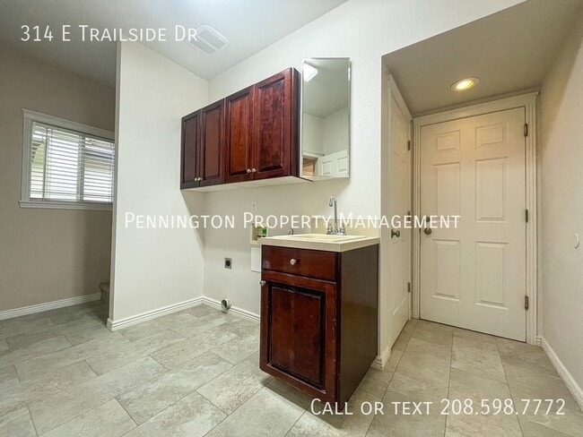 Building Photo - 314 E Trailside Dr