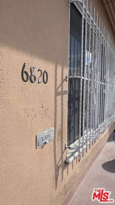 Building Photo - 6820 S Van Ness Ave