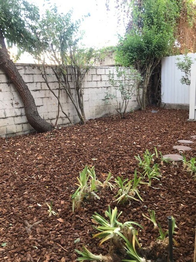 Building Photo - Private Updated 3-Bedroom 3-Bathroom Tri-L...