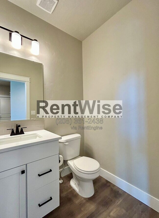 Building Photo - 5845 W Sprig Dr