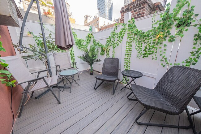 Building Photo - 328 E 74th St