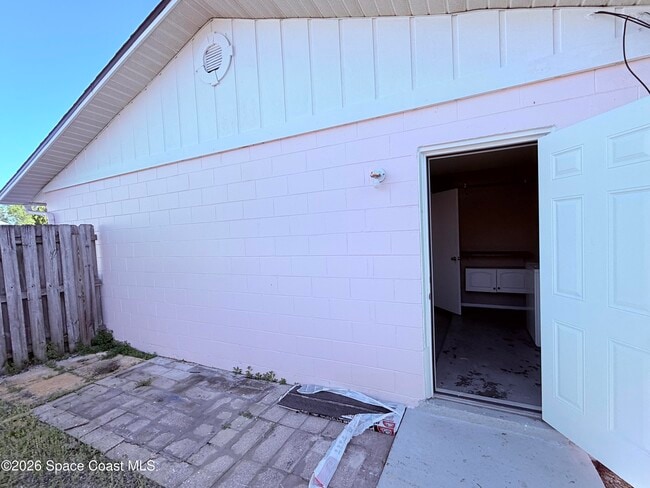 Building Photo - 135 S Suzanne Ct