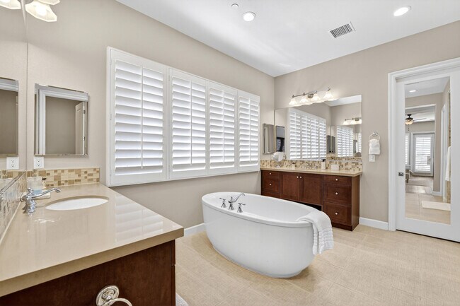 Building Photo - 55120 Autumn Valley Ct