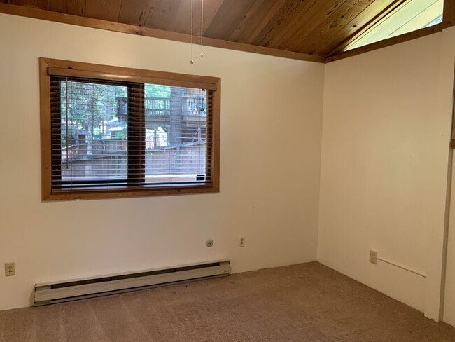 Building Photo - Adorable cabin in the woods!