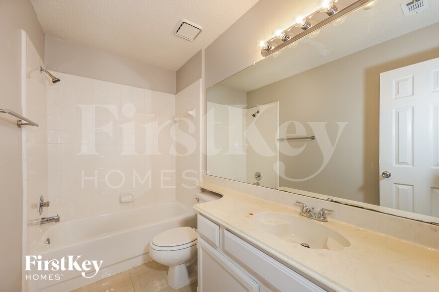 Building Photo - 8336 Mountainview Dr