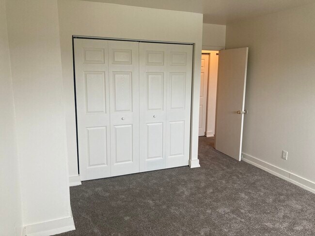 Bedroom 2 - 620 6th Ave